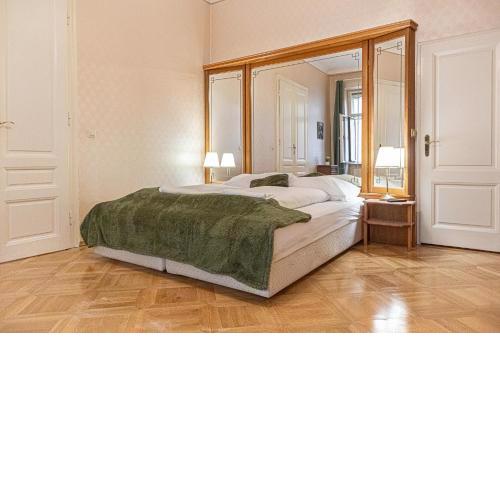 Friendly 4BR shared Apt- Near Downtown