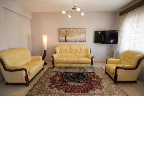 Friendly Flat 4