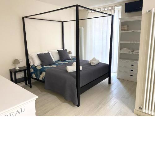 Front Beach Deluxe Apartment - with access to beach club