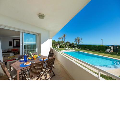 Front line beach apartment in Puerto Banús Marbella