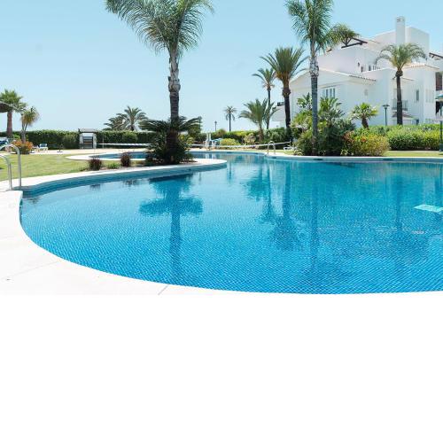 Front-line garden apartment in Palm Beach, Marbella