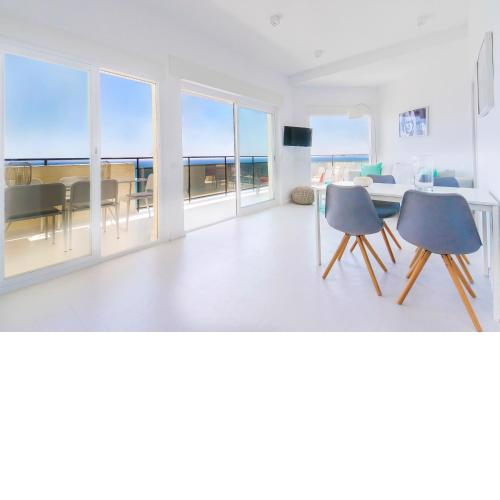 Frontal beach view apartment with spacious balcony