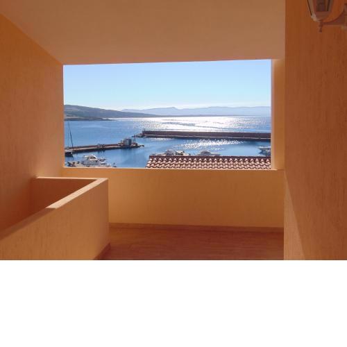 Fronte mare attico indipendente ed esclusivo con terrazza panoramica