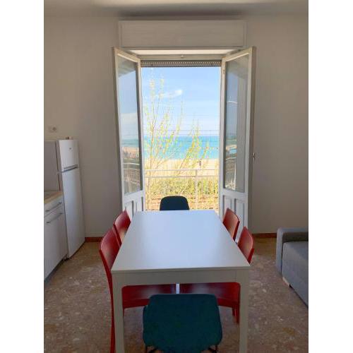 Fronte Mare-Conero-La spiaggia di sabbia