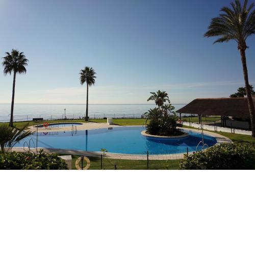 Frontline Beach ground floor with privet garden, Mi Capricho 16