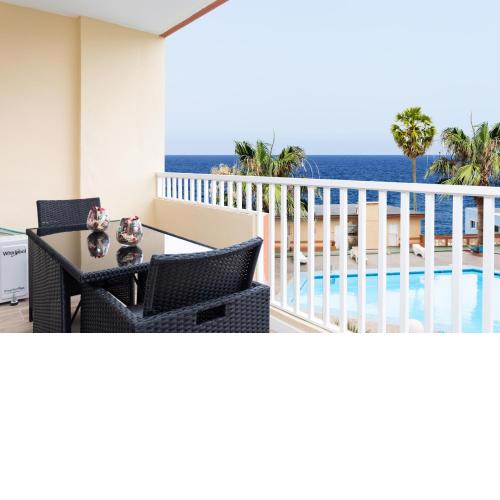 Frontline Las Arenitas with pool