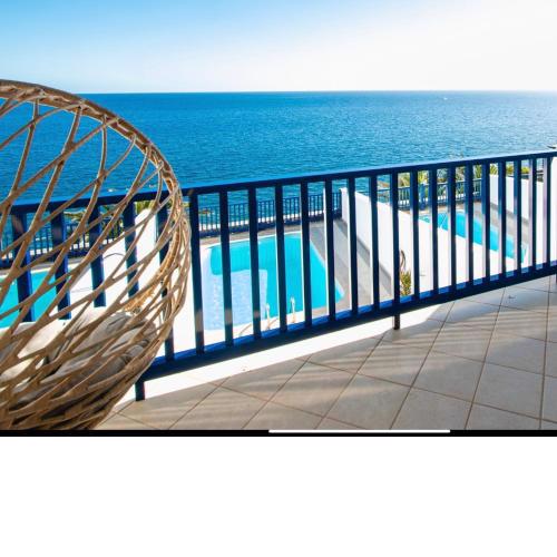FRONTLINE VILLA 25, Modern Coastal Design with Amazing Views