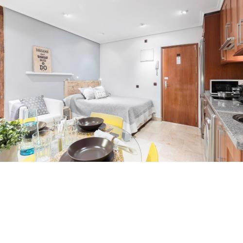 Fuencarral Apartments by Flatsweethome