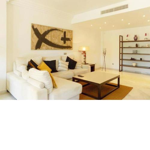 Fuente Aloha Apartment