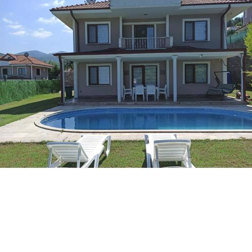 FULL MÜSTAKİL GÖL MANZARALI HAVUZLU VİLLA- BTK03