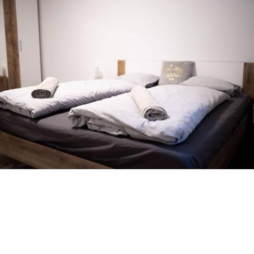 Fully Furnished Apt near Austrian Center Vienna With High Amenities & Parking