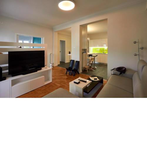 Fully renovated, family-friendly apartment, next to a huge green park, in Athens center