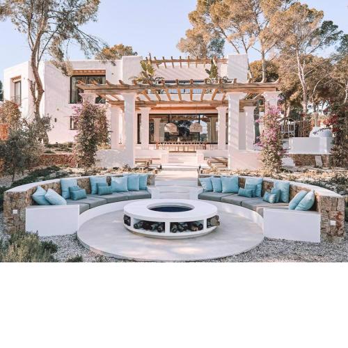 Fully Staffed Sea Front Villa with Private Sommelier