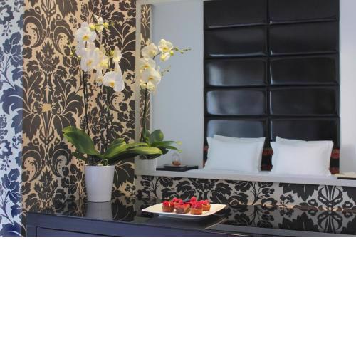 Galaxy Art Hotel
