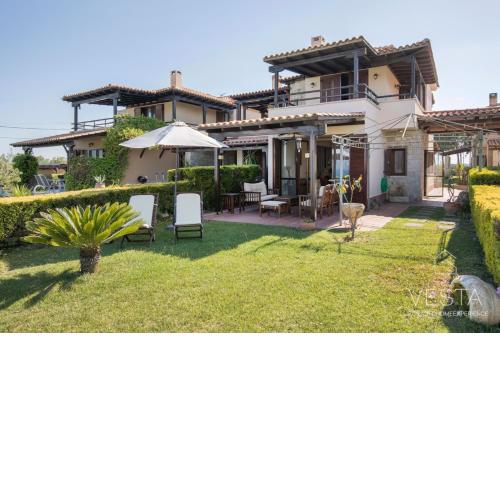 Galini Villa, 3 bdrms, sea views & private garden