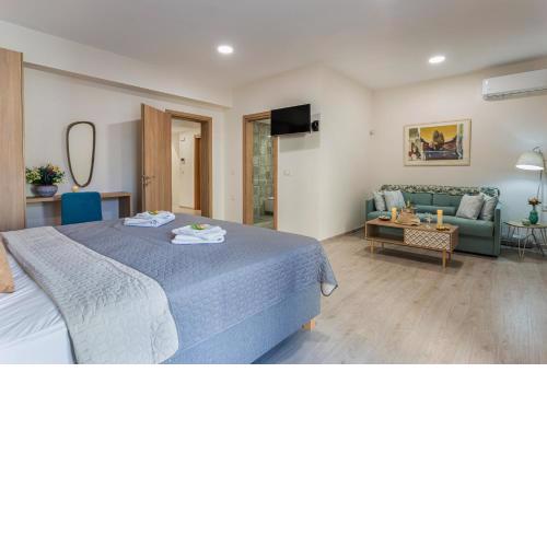 Gallery Art Apartment