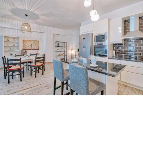 GARBIS HOUSE ( Antiparos Main Street )