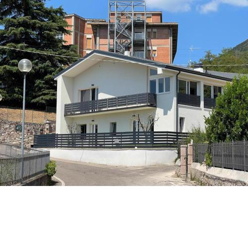 GARDA 33_4 APARTMENT ONE BEDROOM IN CAPRINO VERONESE