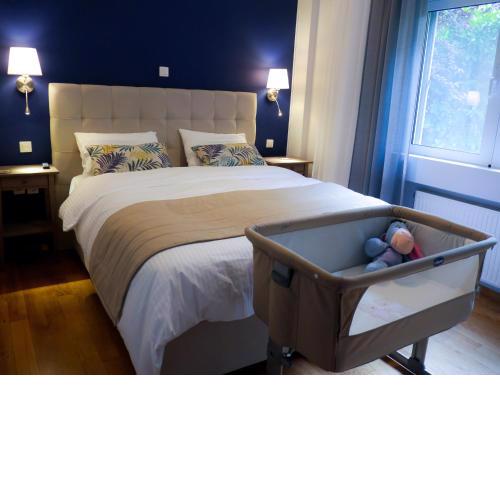 Garden Apartment next to the Mall -Private Parking