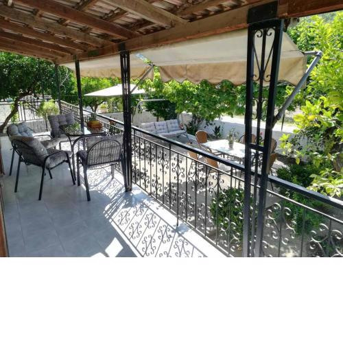 GARDEN HOUSE