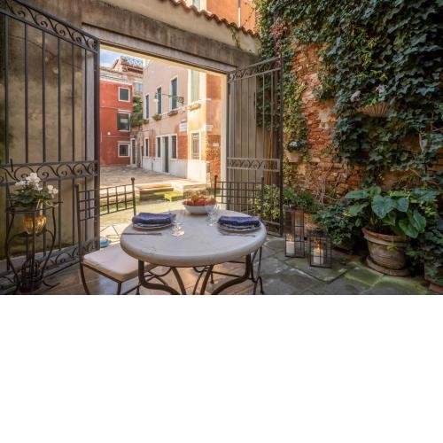Garden Mansion with Private Mooring R&R