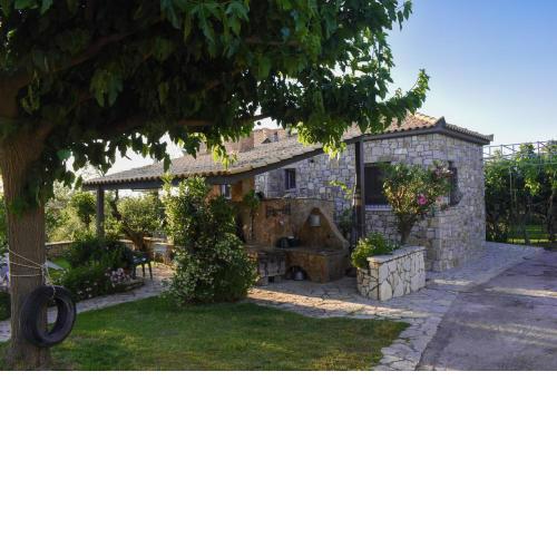 Garden Stone Retreats - 1km to the beach