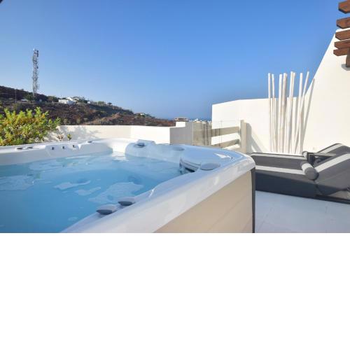 Gazmira 3-1 PENTHOUSE DELUXE & JACUZZI 3B