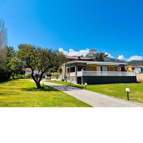 Gazonia Family Estate