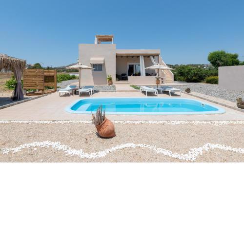 Gennadi Serenity House- beachfront villa with pool