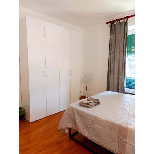 Genova Rooms serra B