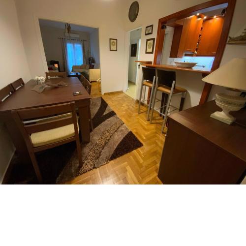 George's cozy apartment