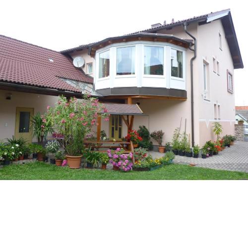 Gertis Blumenhof Privatzimmer, Ferienwohnung