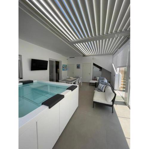 G&G House
