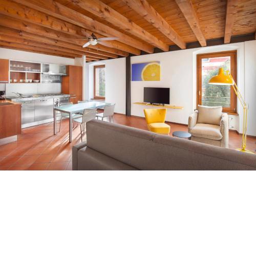 Giallo Limone Apartment With Pool