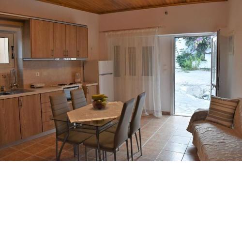GIANNOYLAS HOYSE{PIGADI]