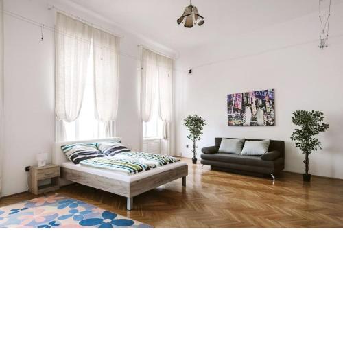 Gigantic Modern Apartment for up to 10 guests next to Basilica!