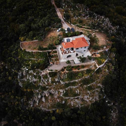GIKA'S HILL STONE HOUSE