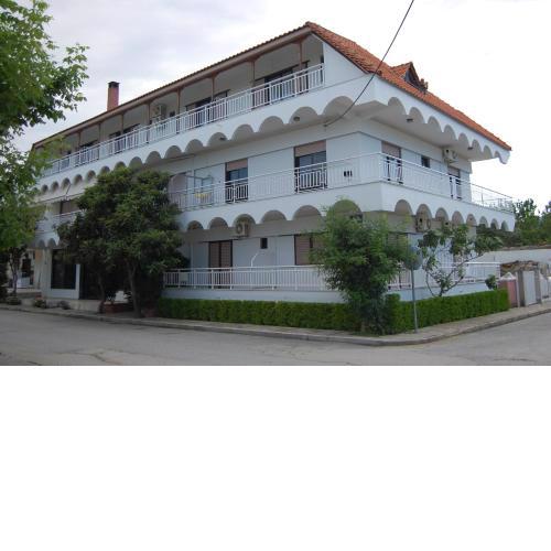 Giorgos Apartments Square