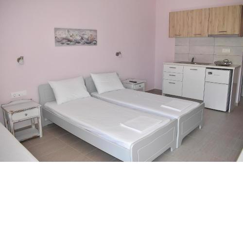 Giorgos-Fenia Apartments