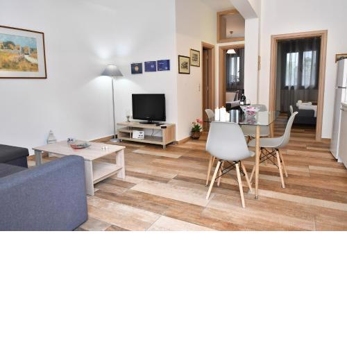 Giorgos House