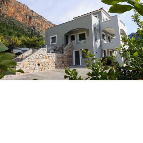 Giorgos’s Luxury Apartment.