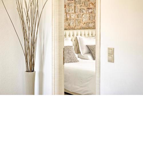 G&K Stones Suites