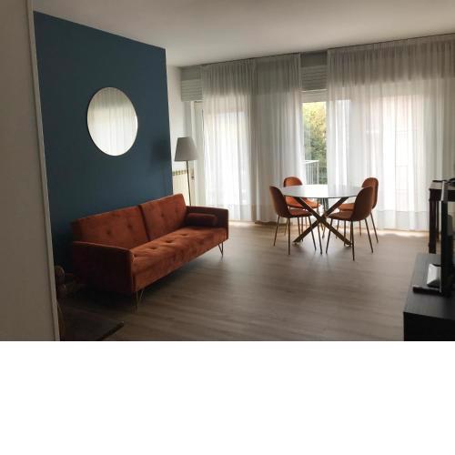 Glam Apartment Lake View