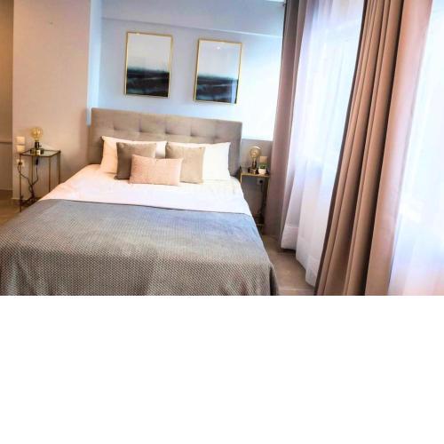 Glamorous & Spacious Renovated Apartment, Syntagma, DT Athens
