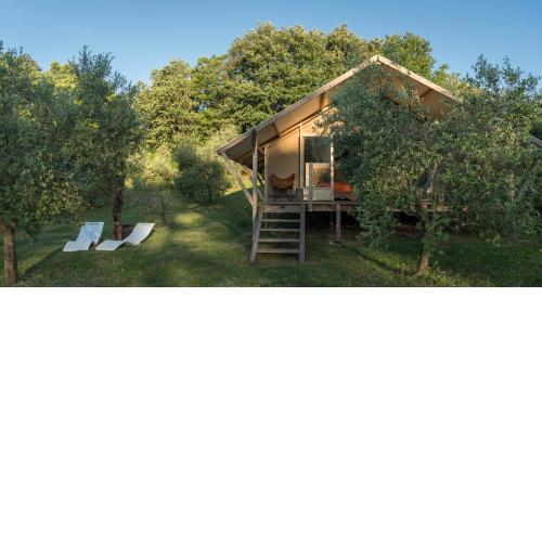 Glamping in Toscana, luxury tents in agriturismo biologico