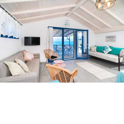 GLAROS BUNGALOW