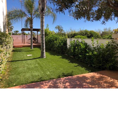 Global Properties, Adosado con vistas al mar en playa de Corinto