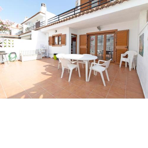 Global Properties, Adosado en la playa de Canet d'en Berenguer