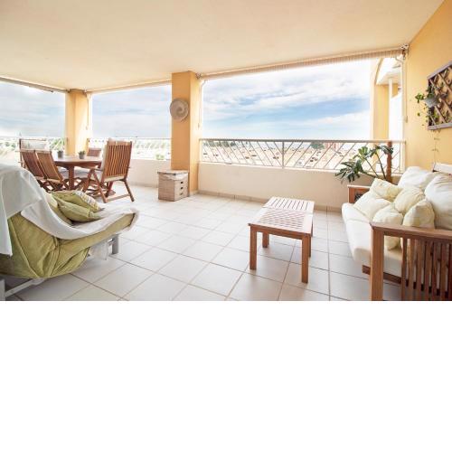 Global Properties, Apartamento con piscina y gran terraza en la playa