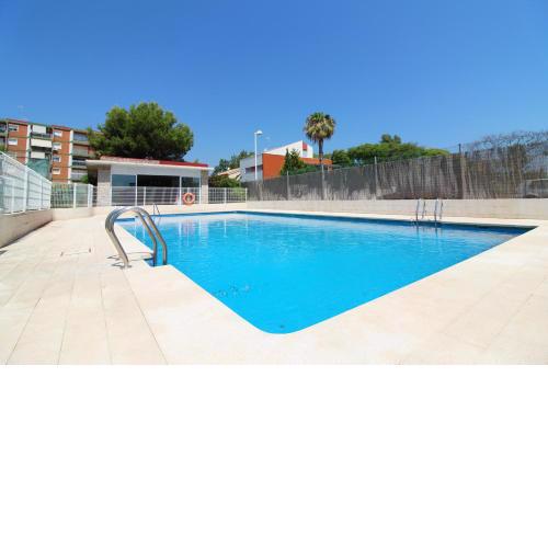 Global Properties, Apartamento con terraza y piscina a un paso de la playa